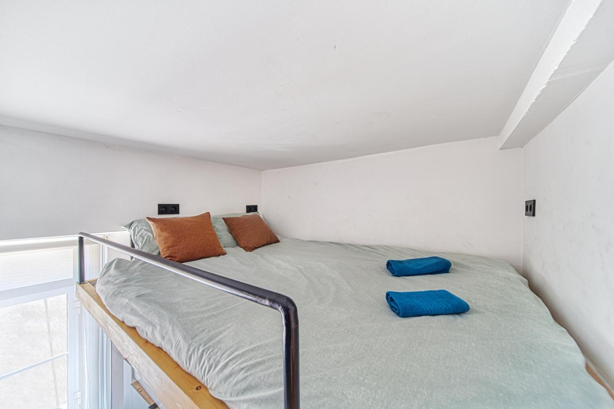 Appartamento Historic Gem & Modern Loft In The Heart Of Lisbona Esterno foto