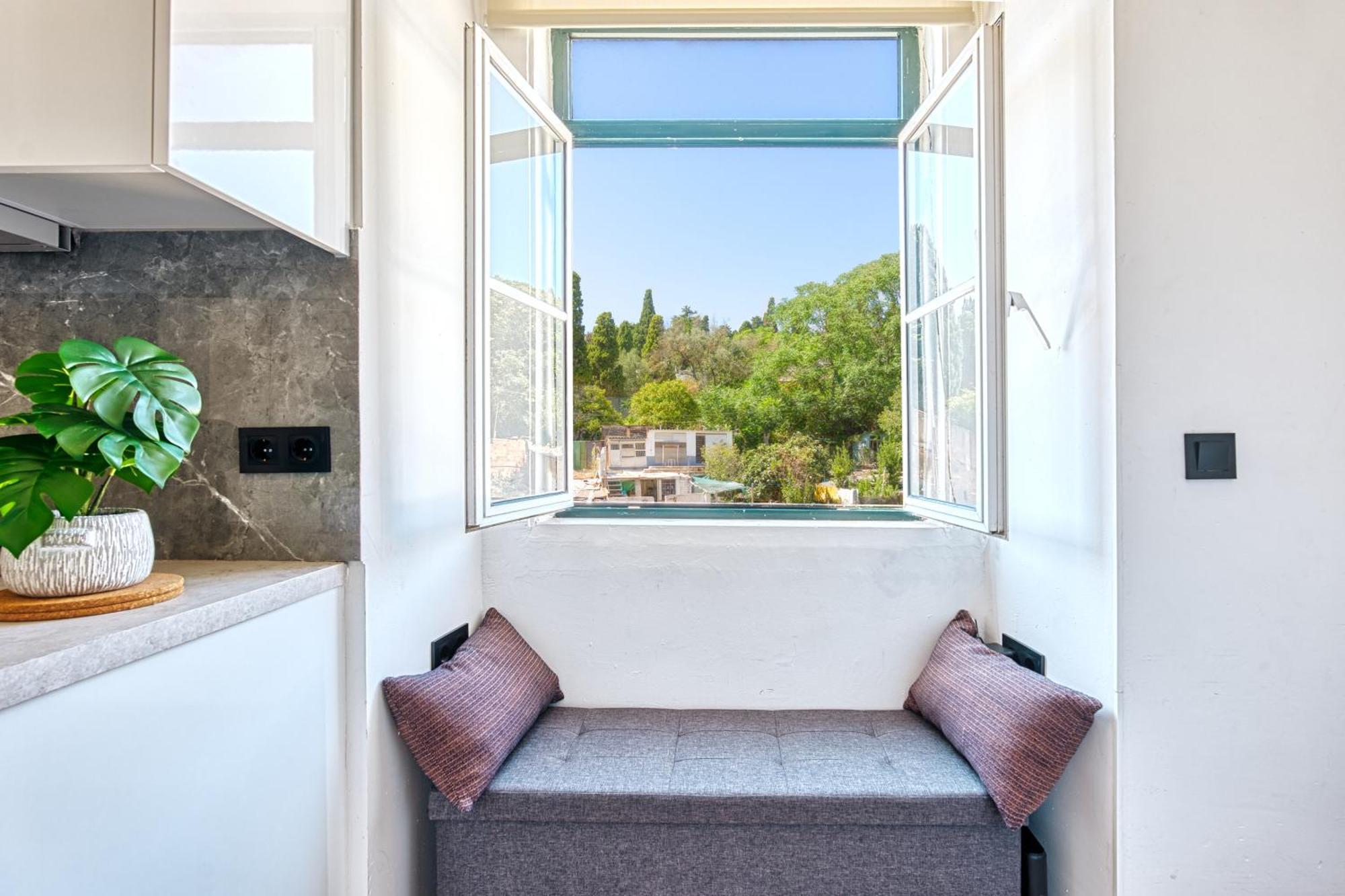 Appartamento Historic Gem & Modern Loft In The Heart Of Lisbona Esterno foto