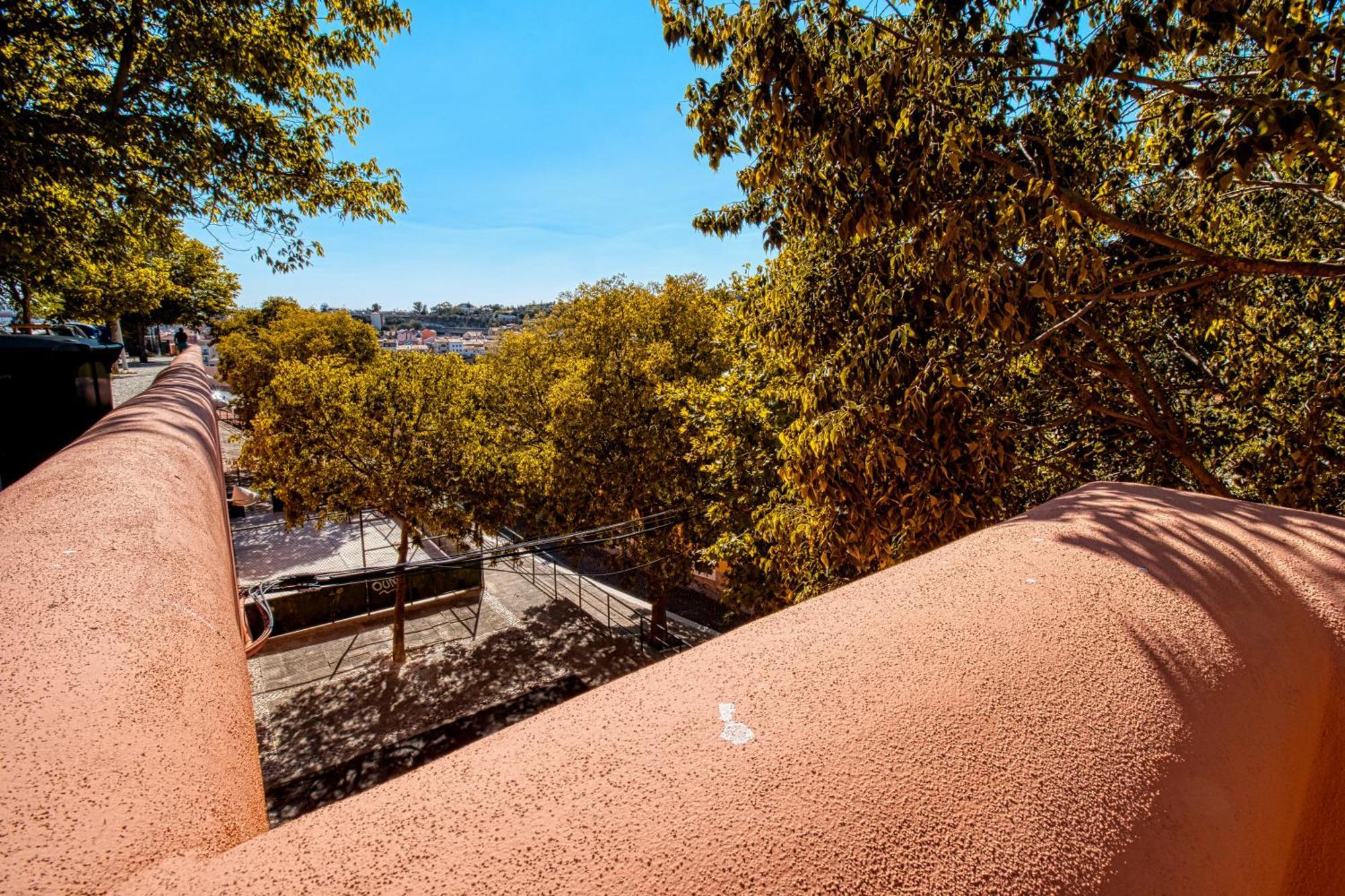 Appartamento Historic Gem & Modern Loft In The Heart Of Lisbona Esterno foto
